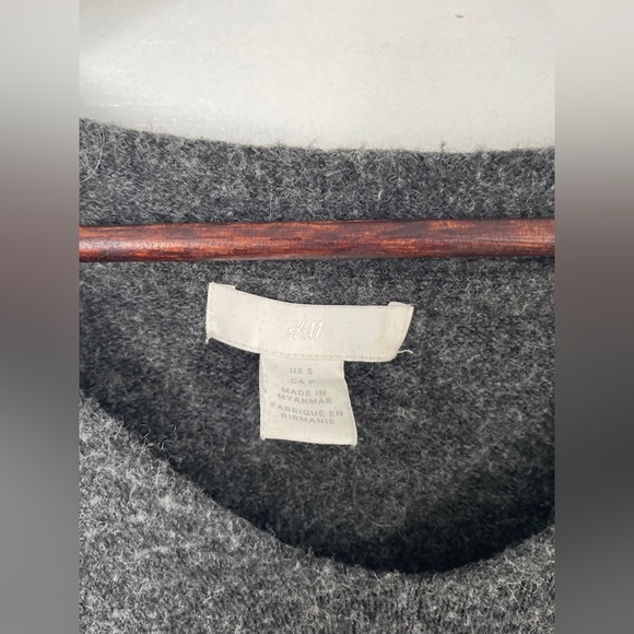 Oversized Charcoal Grey H&M High-Low Wool Blend Sweater - Picture 3 of 8